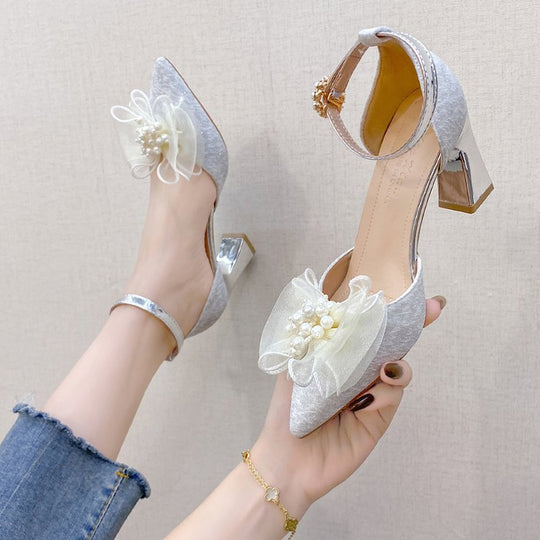 Damen elegante Pumps mit zierlichem Blumenschmuck EB