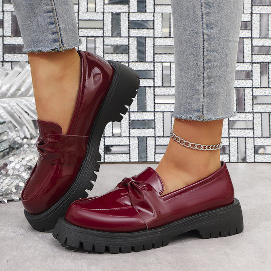 Damen  glänzende Plateau-Loafer mit übergroßer Schleifenapplikation und profilierter Gummisohle EB