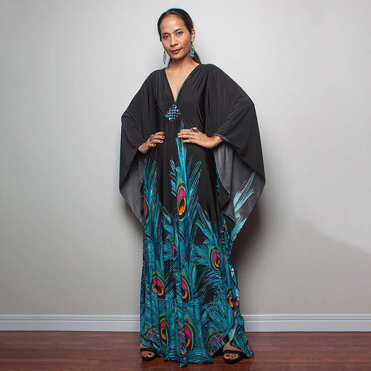 Damen Maxikleid mit kunstvollem Pfauenmuster und seitlichen Schlitzen Heidi Mode
