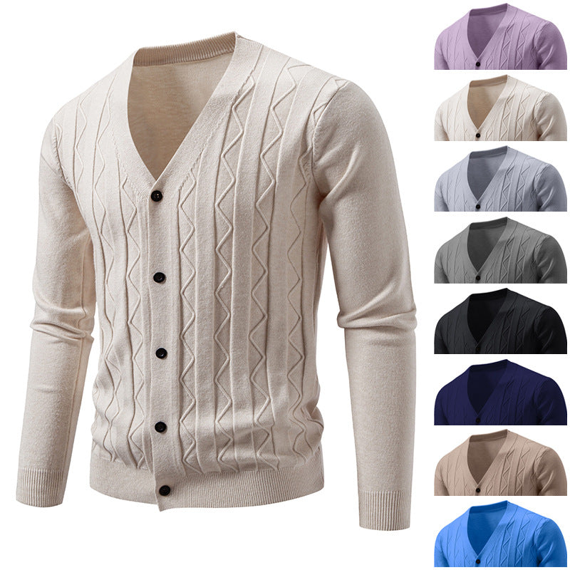 Herren nan V-Ausschnitt Strickjacke mit dezenter Zopfmusterstruktur und durchgehender Knopfleiste EB