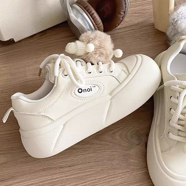 Damen Sneakers mit modischen Pompon-Applikationen und bequemer Sohle EB