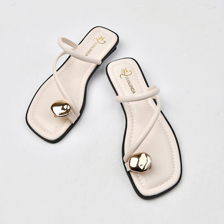 Damen modische Sandaletten mit elegantem Riemendesign und auffälligem Schmuckdetail EB