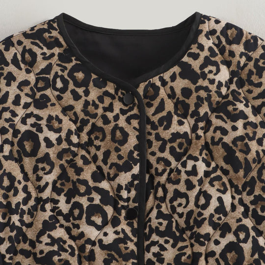 Damen Steppjacke mit modernem Leo-Print und praktischen Taschen EB