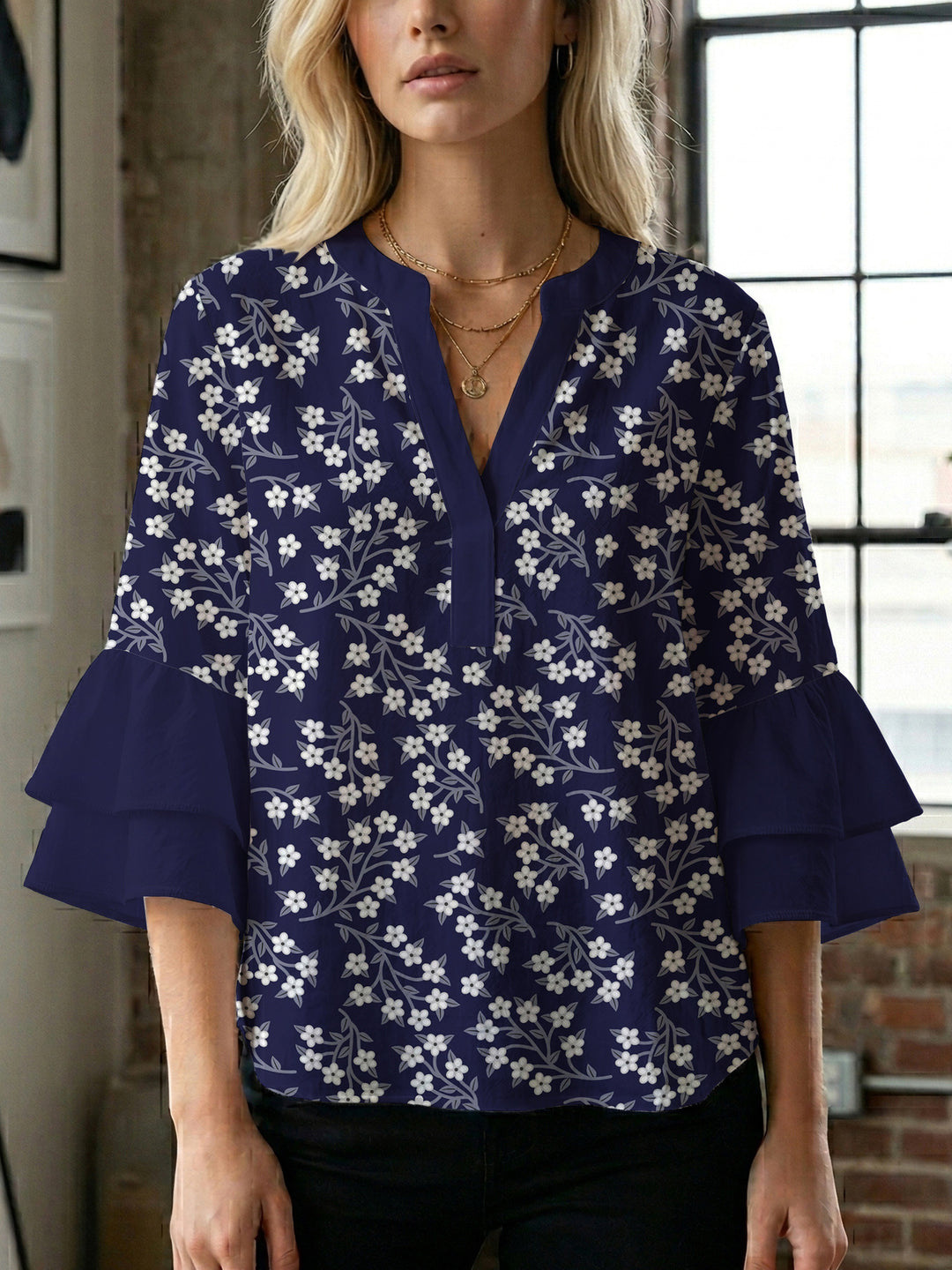 Damen Bluse mit voluminösen Ärmeln und floralem Design EB