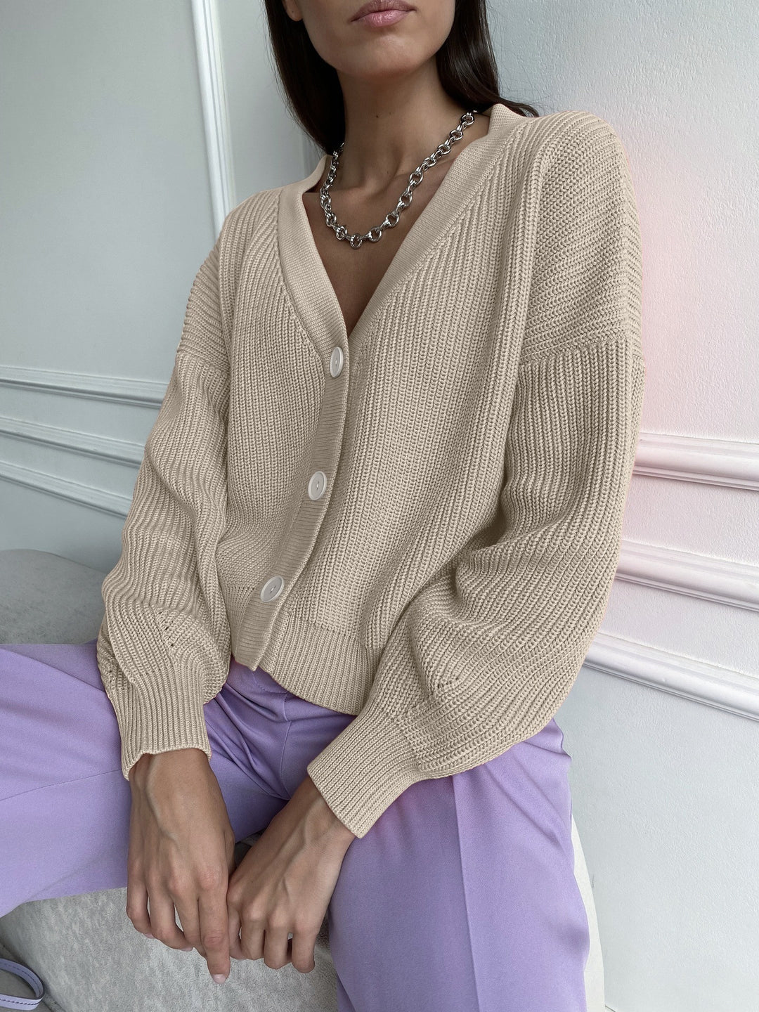 Damen kuschelige Strickjacke mit umschlagbaren Ärmeln und modischen Knopfdetails EB