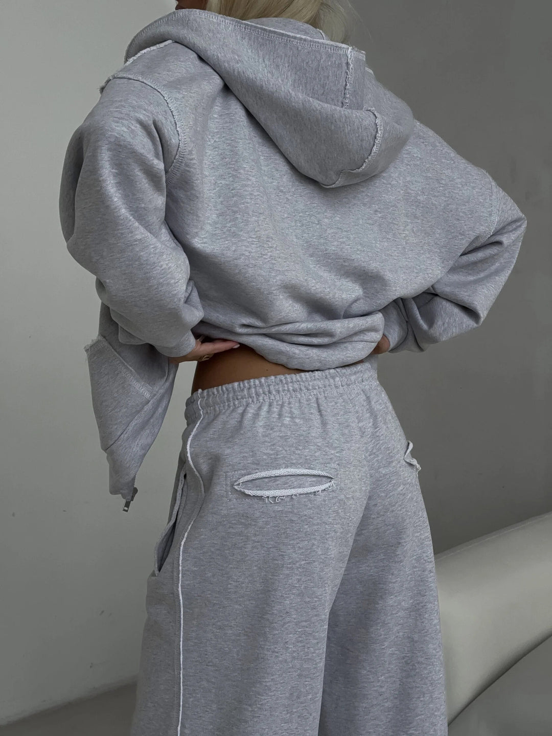 Damen oversized kurz geschnittener Kapuzenpullover und hochtaillierte Jogginghose Set aus Bio-Baumwollfleece EB