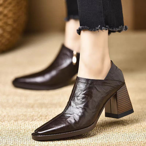 Damen Elegante Stiefeletten mit geschwungenem Absatz und raffiniertem Obermaterial EB