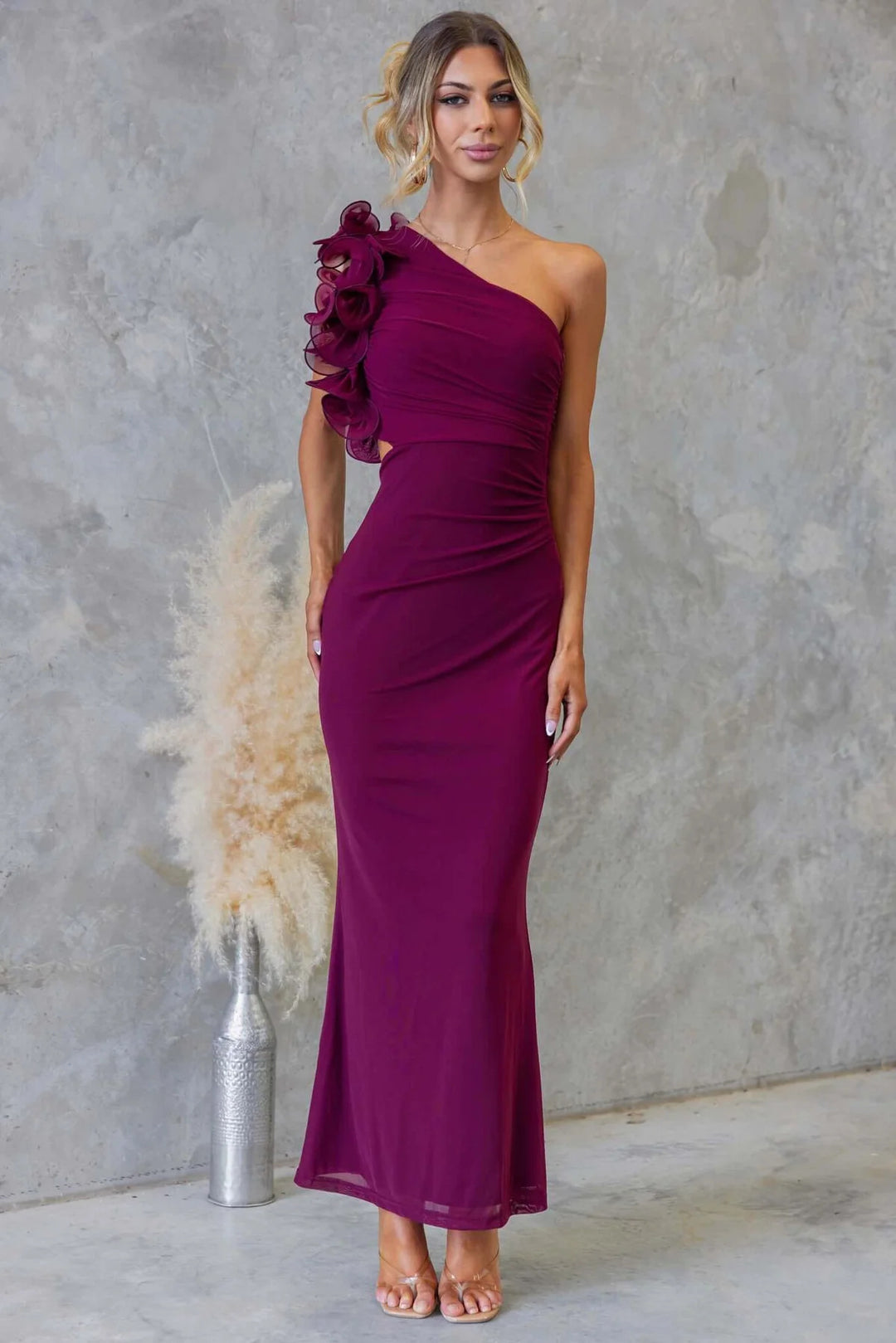 Damen Elegantes Rüschen-Maxikleid mit einem schulterfreien Design und figurbetontem Schnitt EB