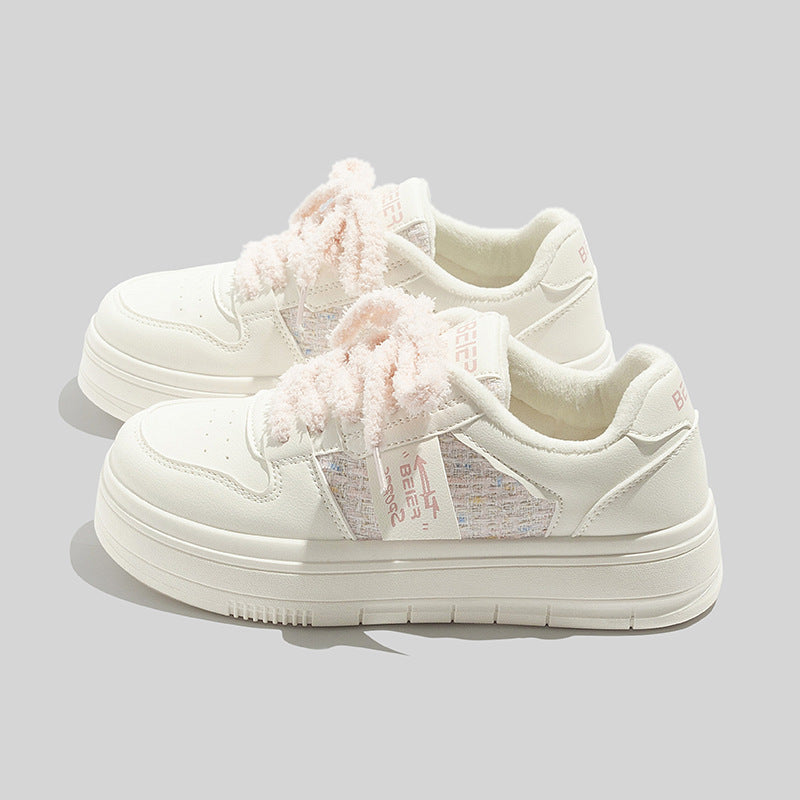Damen Sneakers mit innovativem, weichem Innenfutter und speziellen Schnürdetails EB