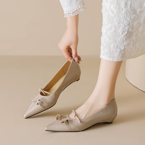 Damen elegante Pointed Ballerinas mit Rüschendetail EB