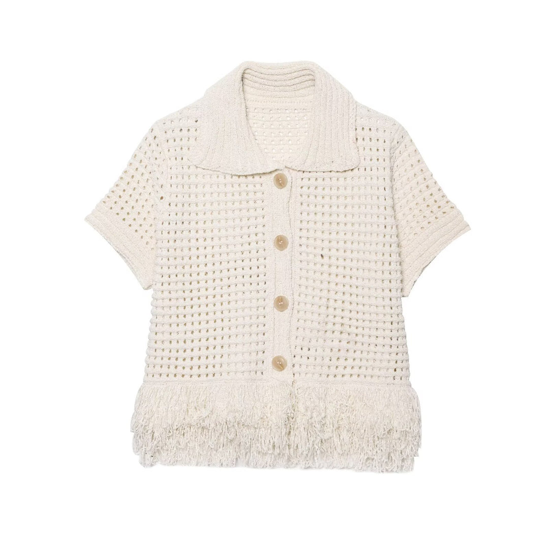 Damen Kurzarm-Strickjacke mit fransigem Saum und dekorativen Knöpfen EB