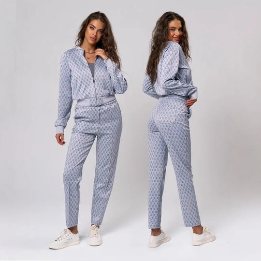Damen jacquard Lounge-Set mit kurzer Bomberjacke und hochgeschnittener Kordelzug-Hose Eichborn Berlin