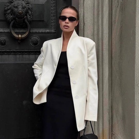 Damen Modischer Oversized Blazer mit strukturiertem Kragen und eleganten Knopfdetails EB