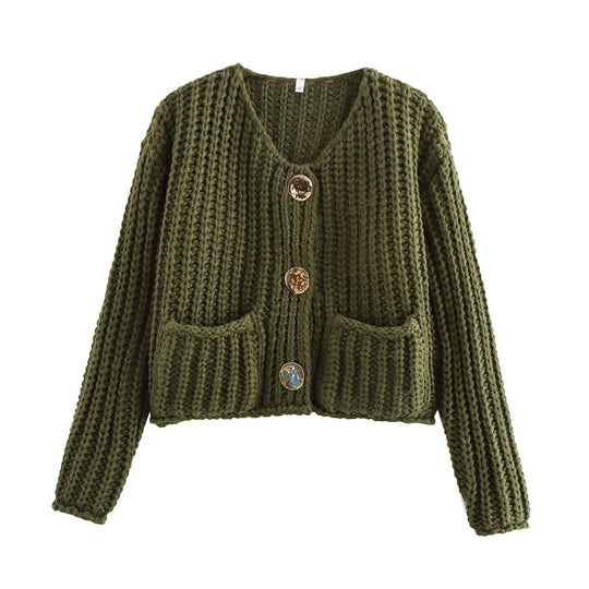 Damen Kurzcardigan im Rippen-Grobstrick mit aufgesetzten Taschen und Statementknöpfen EB
