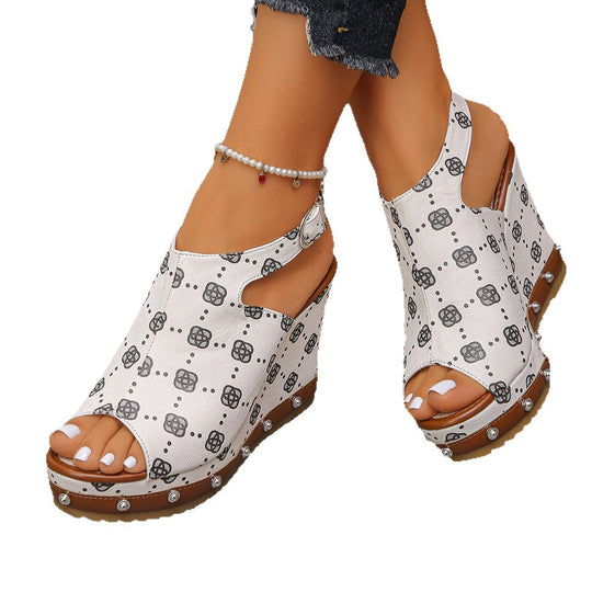 Damen Hohe Wedge-Sandalen mit modischem Schnitt und eleganten Details EB