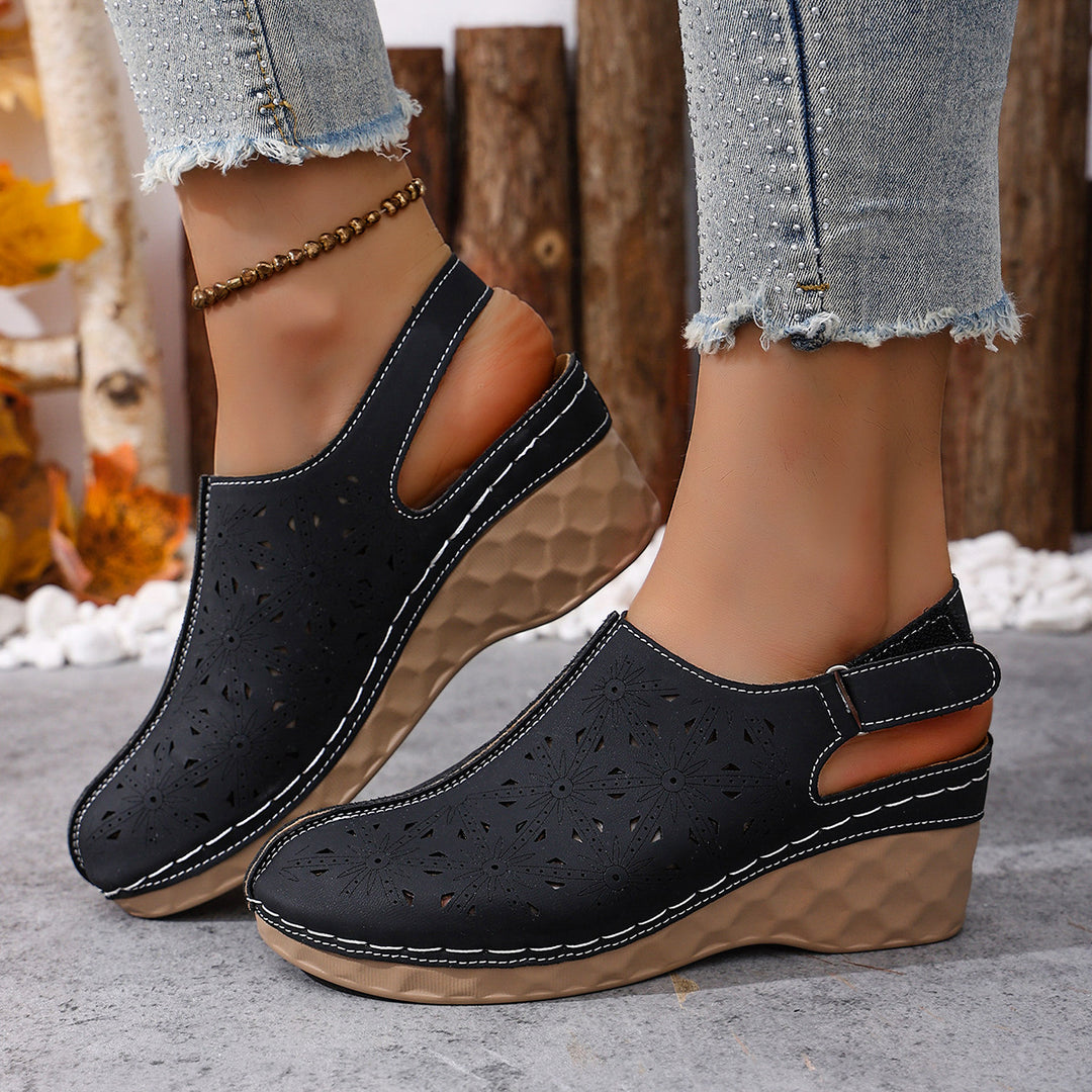 Damen Wedge-Clogs mit perforiertem Design und elastischem Einsatz EB