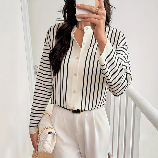 Damen Hemdbluse mit eleganter Knopfleiste und vertikalen Streifen EB