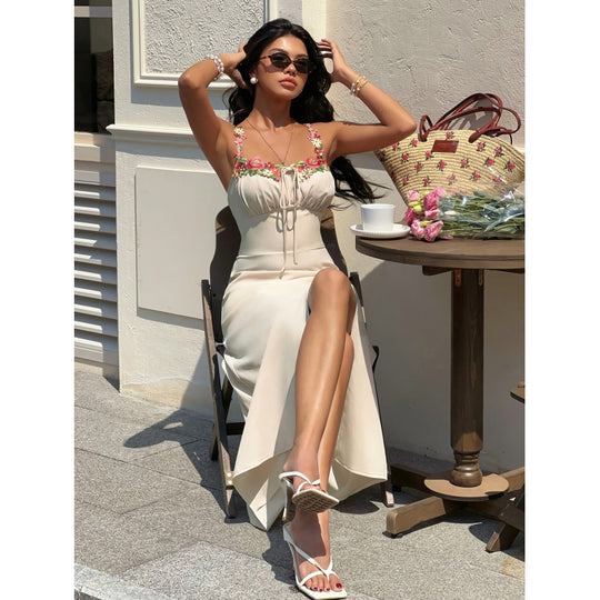 Damen Maxikleid mit floralem Detail und verstellbarem Ausschnitt EB