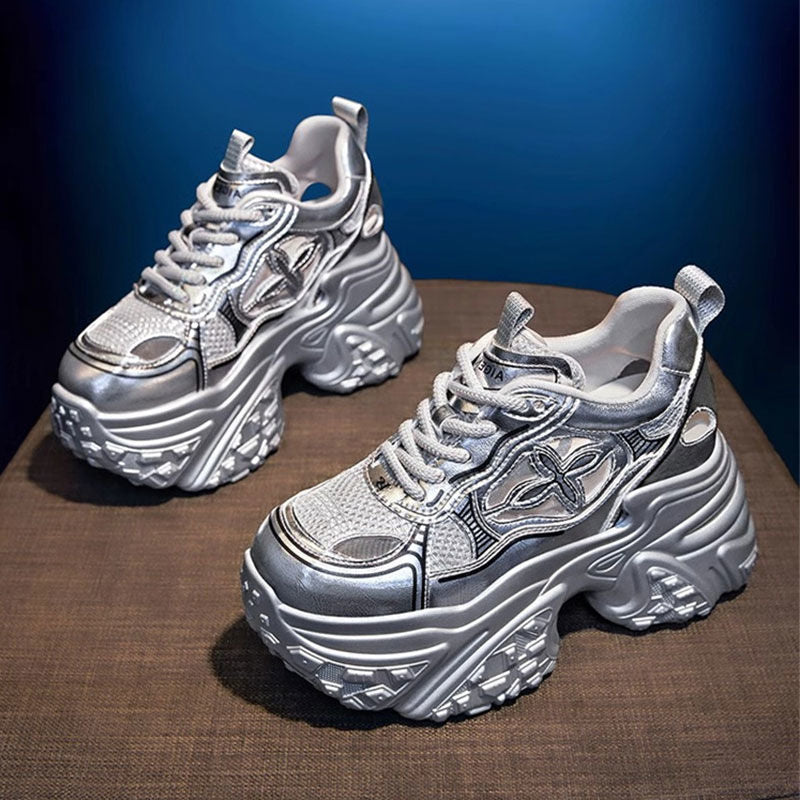 Damen Sportliche Plateau-Sneaker mit innovativem Oberflächen-Design EB