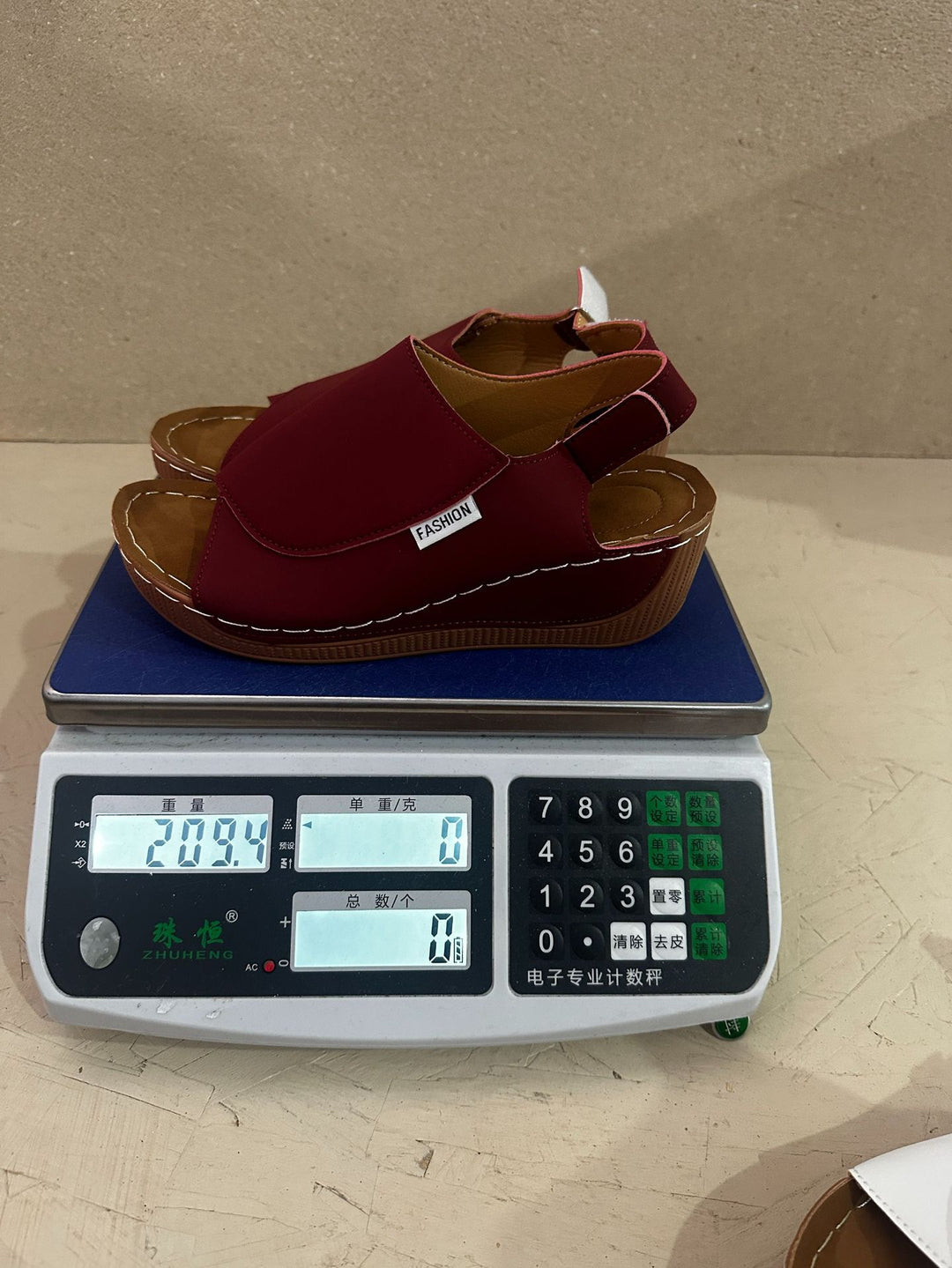 Damen Komfortable Clogs mit modischem Riemen EB