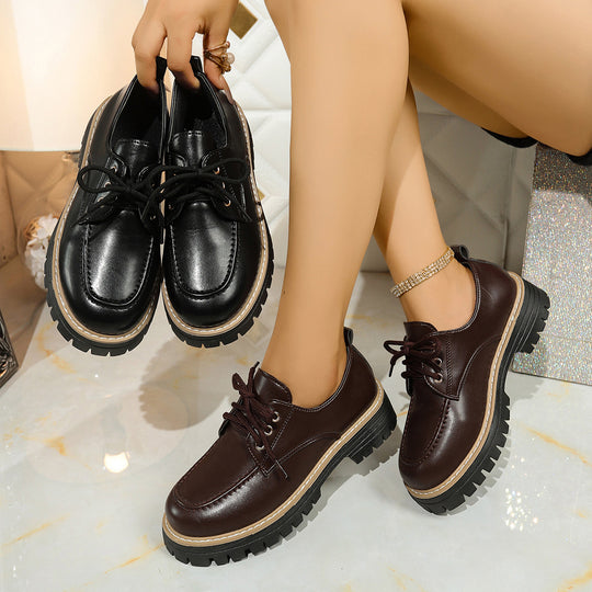 Damen Stilvolle Boots mit robustem Sohlenprofil und modischem Schnürsystem EB