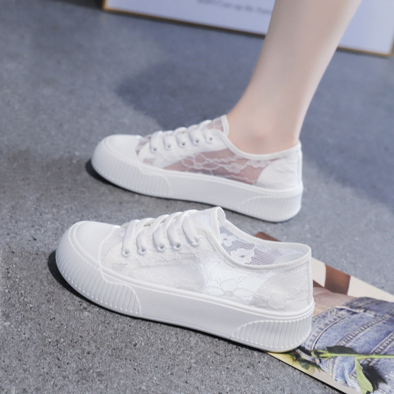 Damen Sneakers mit floralen Spitzenapplikationen und luftiger Netzstruktur EB