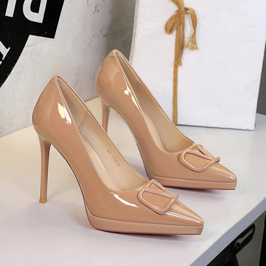 Damen elegante High Heel Pumps mit extravagantem Schnallen-Design EB