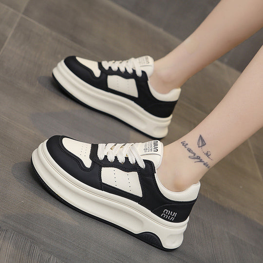Damen Sneaker mit stabiler Laufsohle und eleganten Akzenten EB