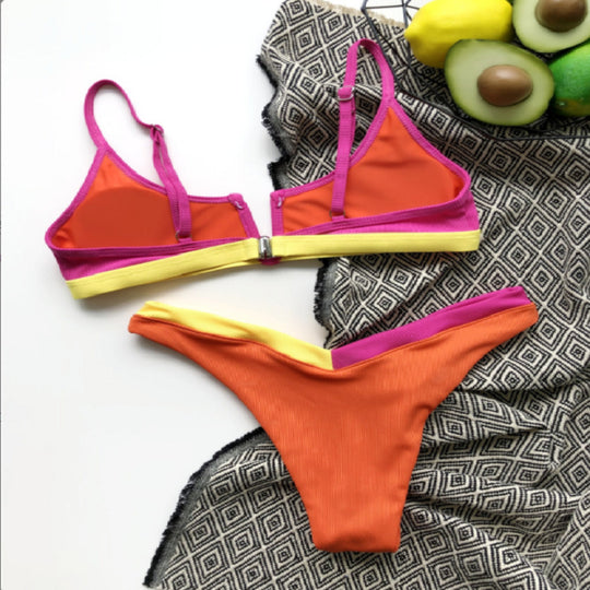Damen Bikini-Set mit modischem V-Ausschnitt und sportlichen Akzenten EB