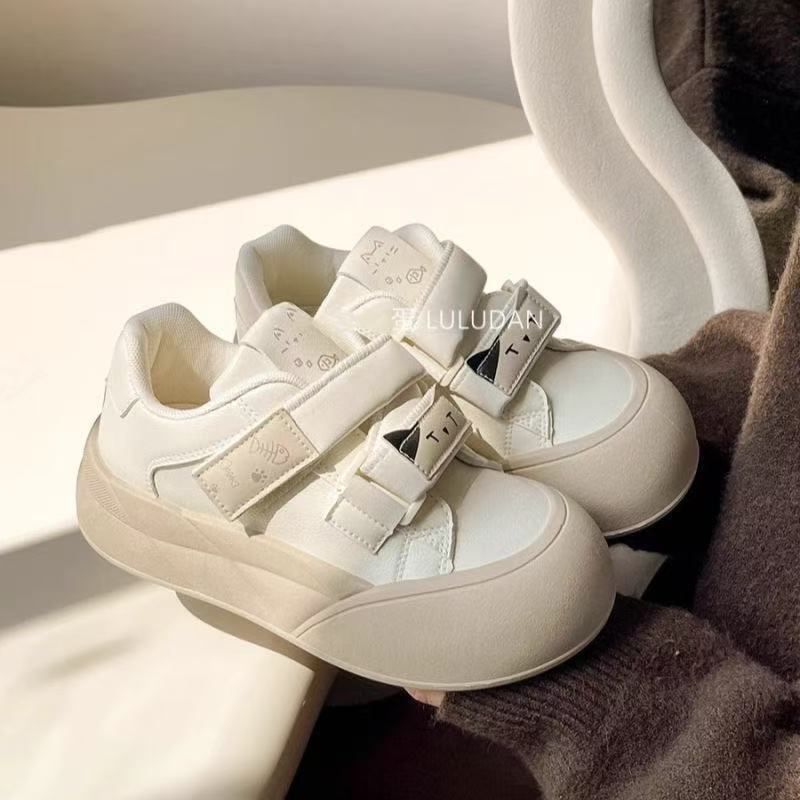 Damen Sportliche Sneaker mit verstellbarem Klettverschluss und bequemer Polsterung EB