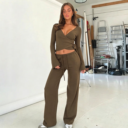 Damen nan Wickel-Cropped-Top mit tiefem V‑Ausschnitt, taillierter Wickelform und langen Glockenärmeln EB