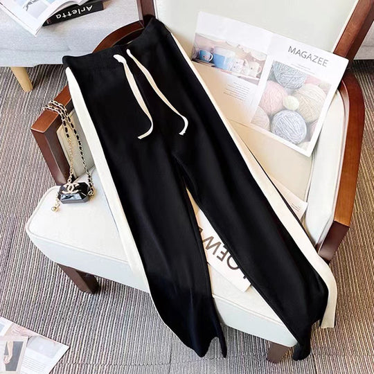 Damen modisches Strickensemble mit dekorativen Knöpfen und Kontrastdetails EB