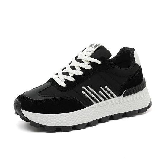 Damen sportliche Trail-Sneaker mit robustem Profil und atmungsaktiver Oberflächenstruktur EB