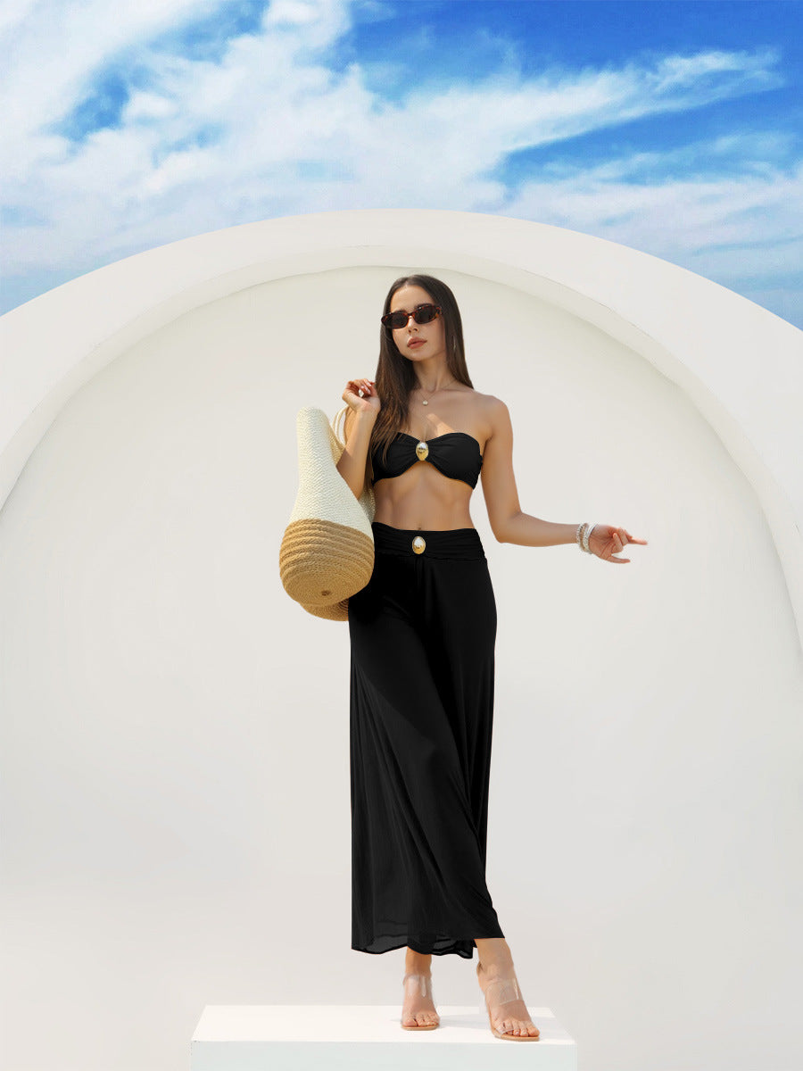 Damen Bandeau-Bikini mit elegantem Wickelrock und modischem Schmuckdetail EB
