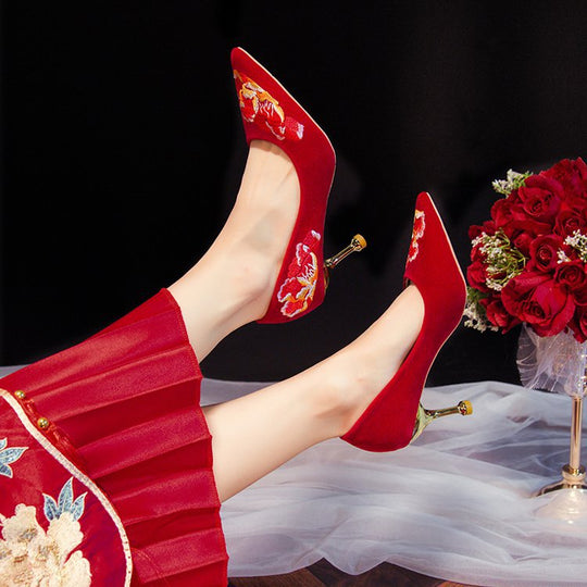 Damen Spitzen-Pumps mit floralem Stickdesign und elegantem goldfarbenen Absatz EB