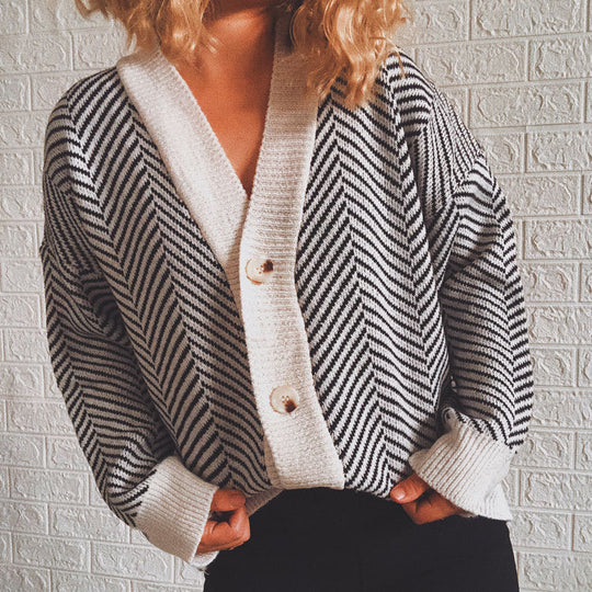 Damen Strickjacke mit modernem Zickzackmuster und kuscheligem Material EB