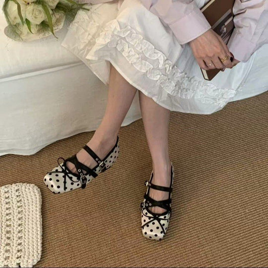 Damen modische Ballerinas mit dekorativem Schleifenmuster und verstellbarem Riemen EB