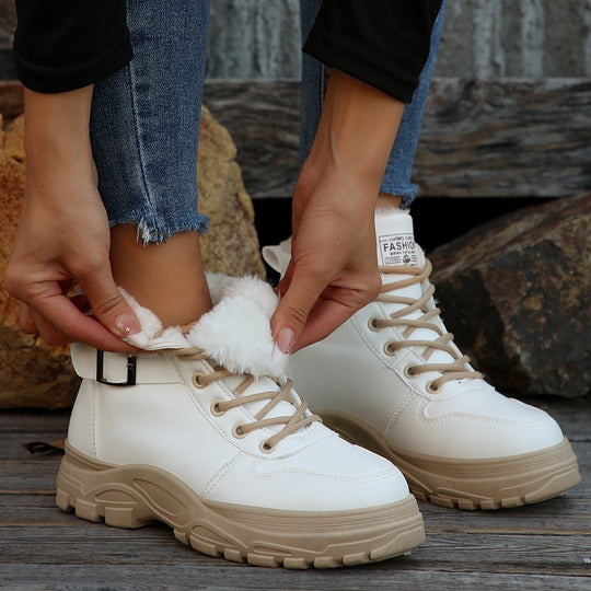 Damen  gefütterte Plateau-Sneaker-Stiefelette mit Kunstfellkragen und profilierter Outdoor-Sohle EB