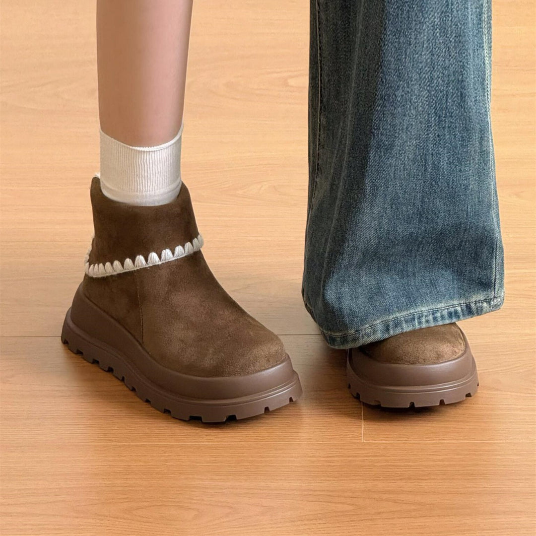 Damen Stiefeletten aus weichem Wildleder mit Dekorativem Rippensaum EB