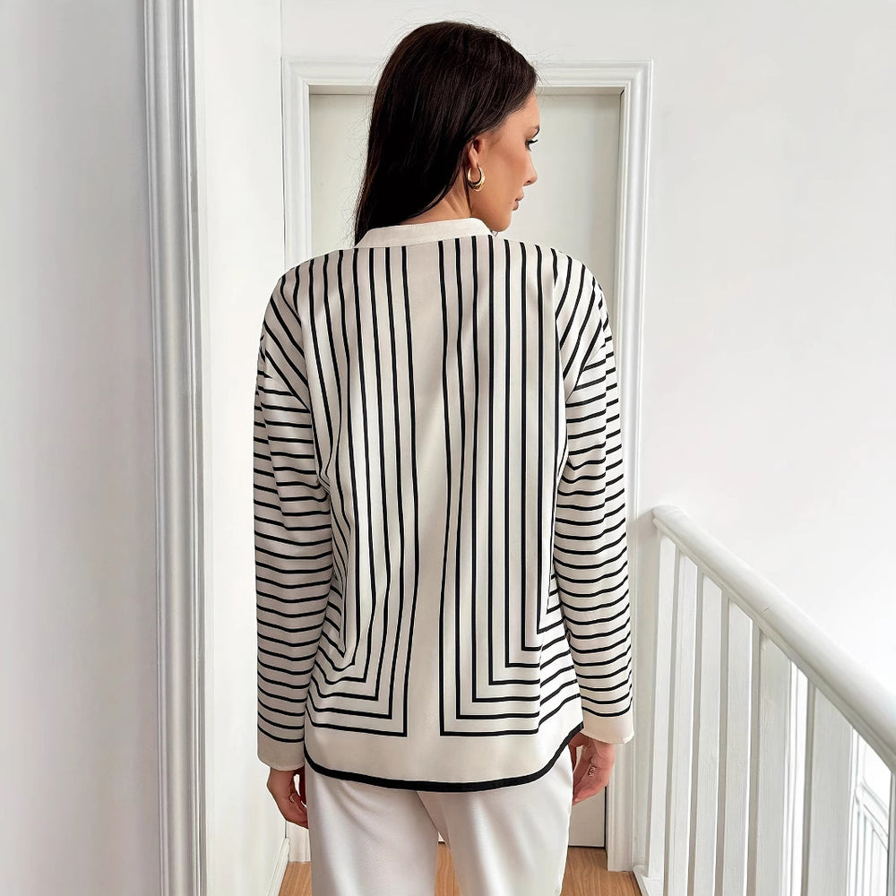 Damen Hemdbluse mit eleganter Knopfleiste und vertikalen Streifen EB