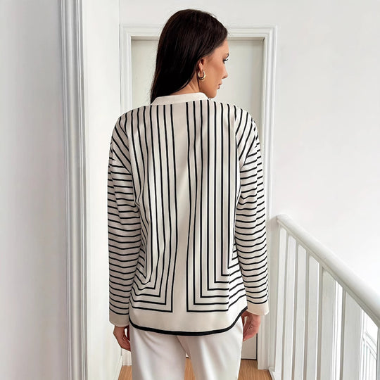 Damen Hemdbluse mit eleganter Knopfleiste und vertikalen Streifen EB