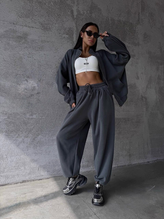 Damen oversized Sweatset mit Reißverschlussjacke und weiten Jogginghose Eichborn Berlin
