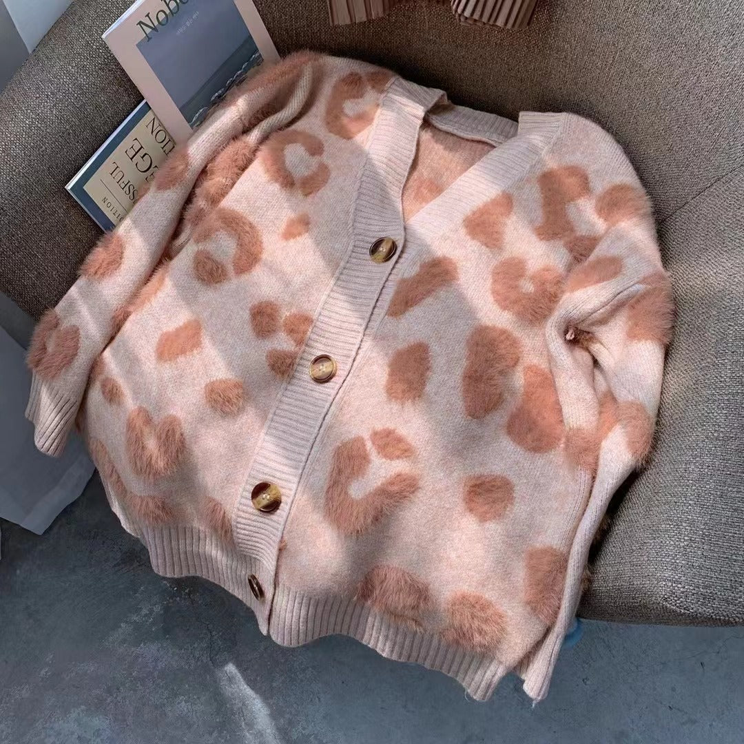 Damen Kuschelige Strickjacke mit herzförmigem Design und Knopfdetail EB