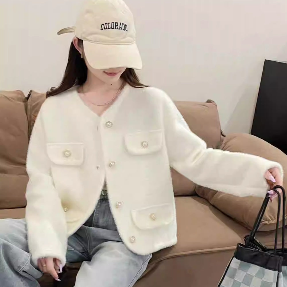 Damen Flauschiger Cardigan mit dekorativen Knopfdetails und praktischen Taschen EB