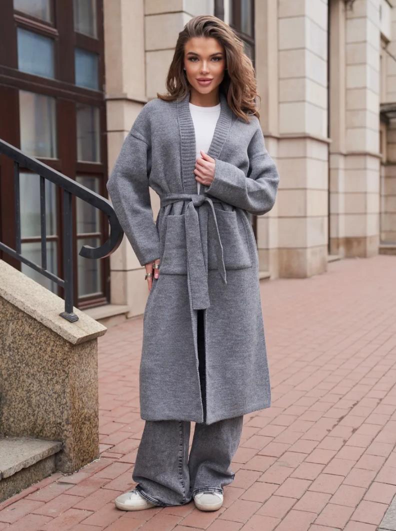 Damen Strickmantel mit Gürtel und praktischen Taschen EB