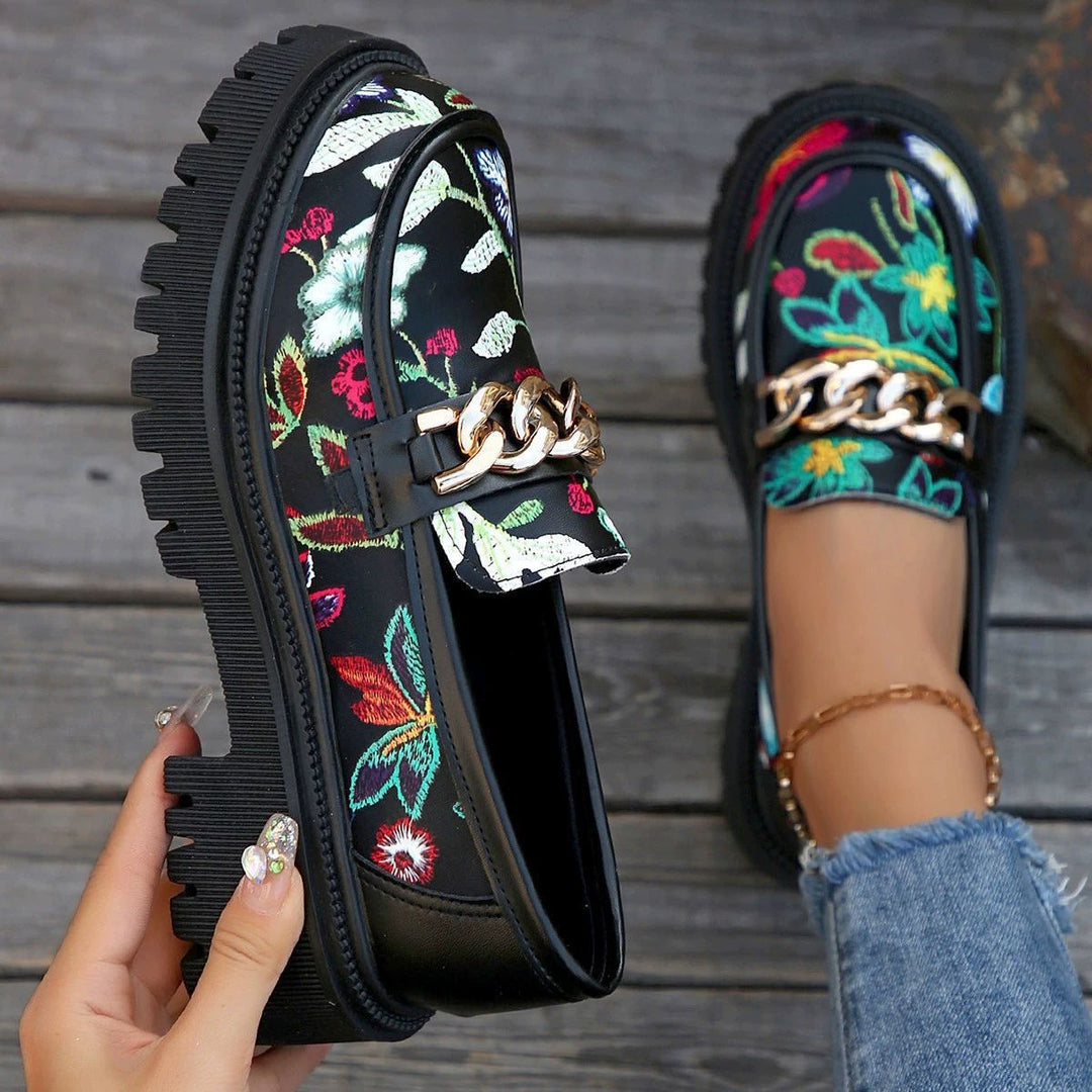 Damen Modische Loafers mit floralem Motiv und glänzenden Kettenakzenten EB