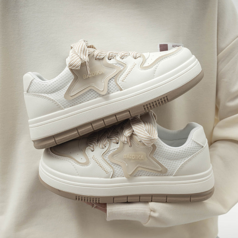 Damen Sportliche Sneakers mit auffälligem Sternendesign und innovativer Schnürung EB