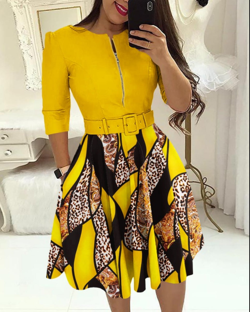 Damen Midikleid mit geometrischem Schnitt und tailliertem Gürtel EB