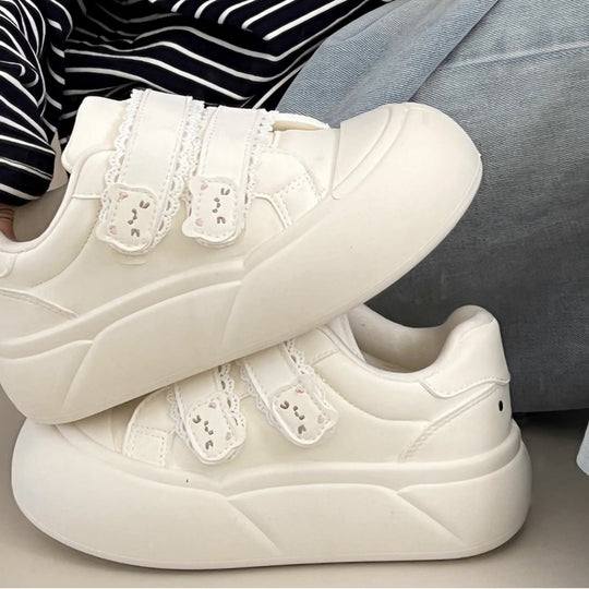 Damen Sneaker mit verstellbaren Klettverschlussriemen und komfortabler Sohle EB