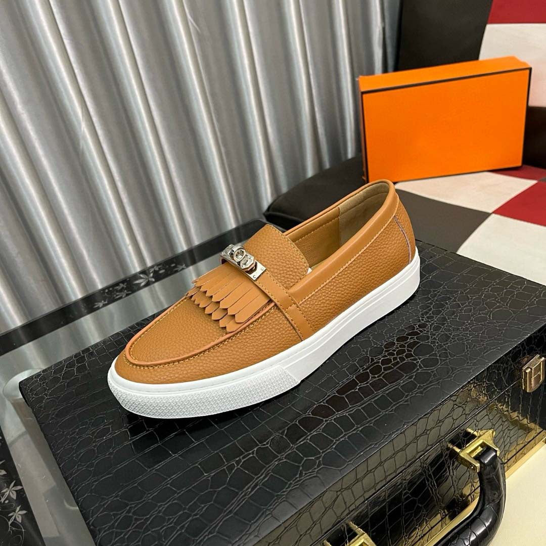 Damen Mokassins mit eleganter Ledernarbung und modischem Zierdetail EB